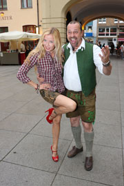 Georgia und Michel Guillaume  - 70 Jahre Trachten Angermaier (©Foto: Martin Schmitz)